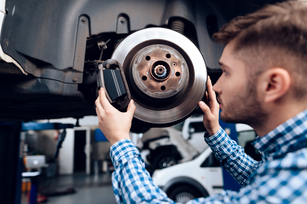 reparationen av knarrande bromsar