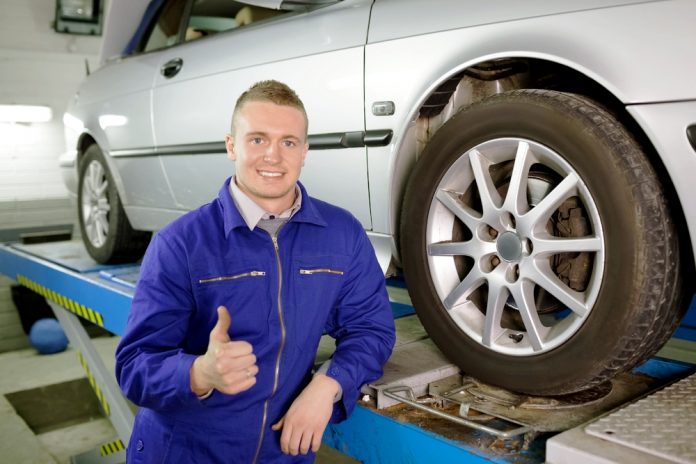 När bilen girar från vänster till höger - Hur man ersätter stötdämpare och fjädring!